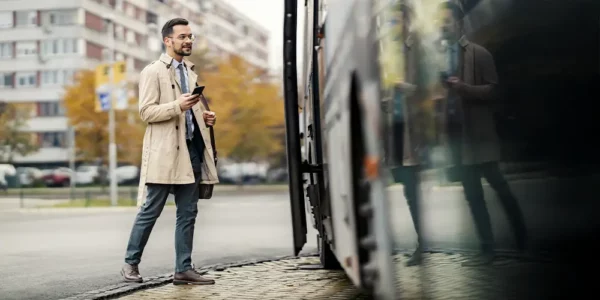 Busy dla&nbsp;pracowników sezonowych – co warto wiedzieć przed wyjazdem?